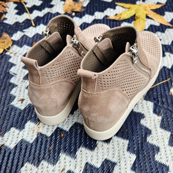 Steve Madden Wedgie-P Tan Suede Wedge Perforated Sneaker Booties Size 9M NWOT - Picture 4 of 6